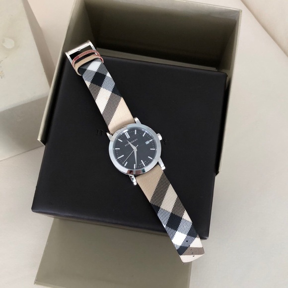 Burberry Watch NWT - Picture 2 of 3